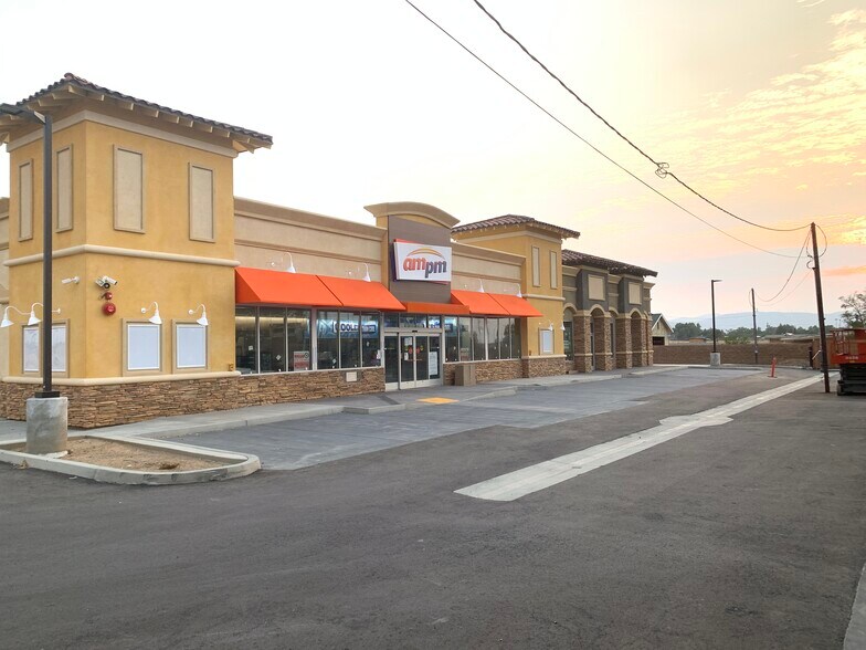 41155 10th St W, Palmdale, CA à louer - Photo du bâtiment - Image 3 de 9