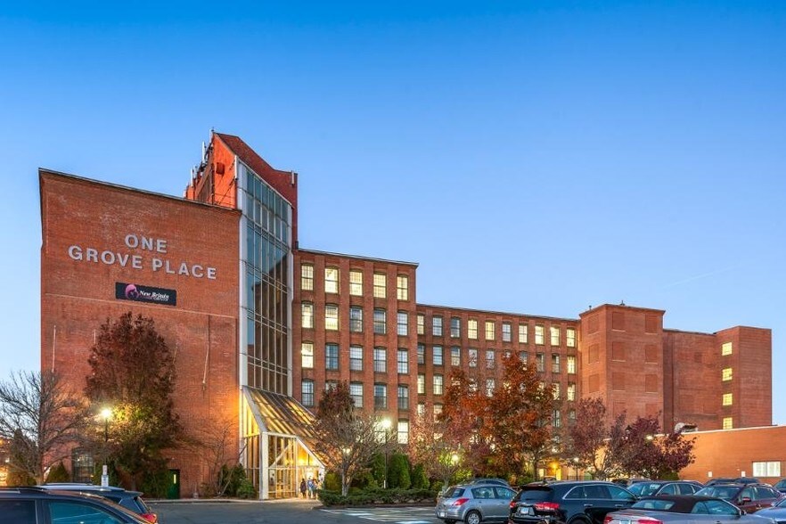 1 Grove St, New Britain, CT à louer - Photo du bâtiment - Image 2 de 10