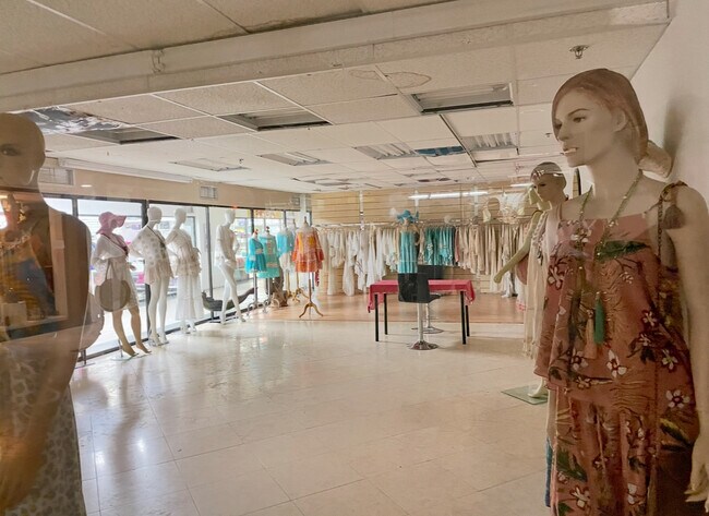 More details for 777 NW 72nd Ave, Miami, FL - Retail for Sale