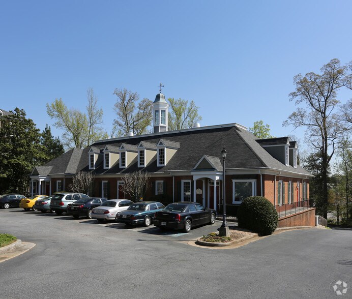 505 Irvin Ct, Decatur, GA à louer - Photo du bâtiment - Image 3 de 3