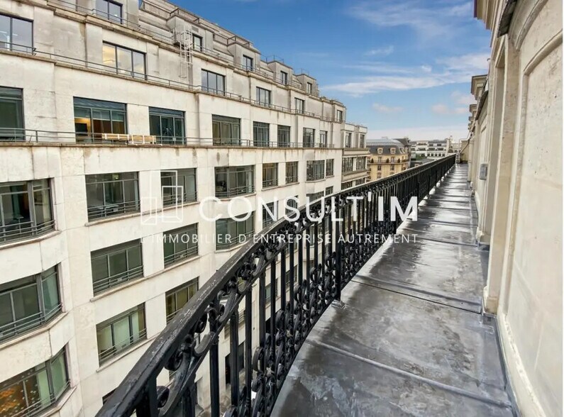 Rue Vernet, Paris for lease - Building Photo - Image 2 of 8