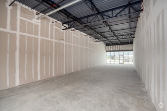 8450 Memorial Blvd, Port Arthur, TX for lease Interior Photo- Image 2 of 7