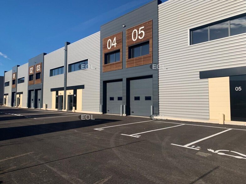 Flex dans Brignoles à louer - Photo du bâtiment - Image 2 de 6