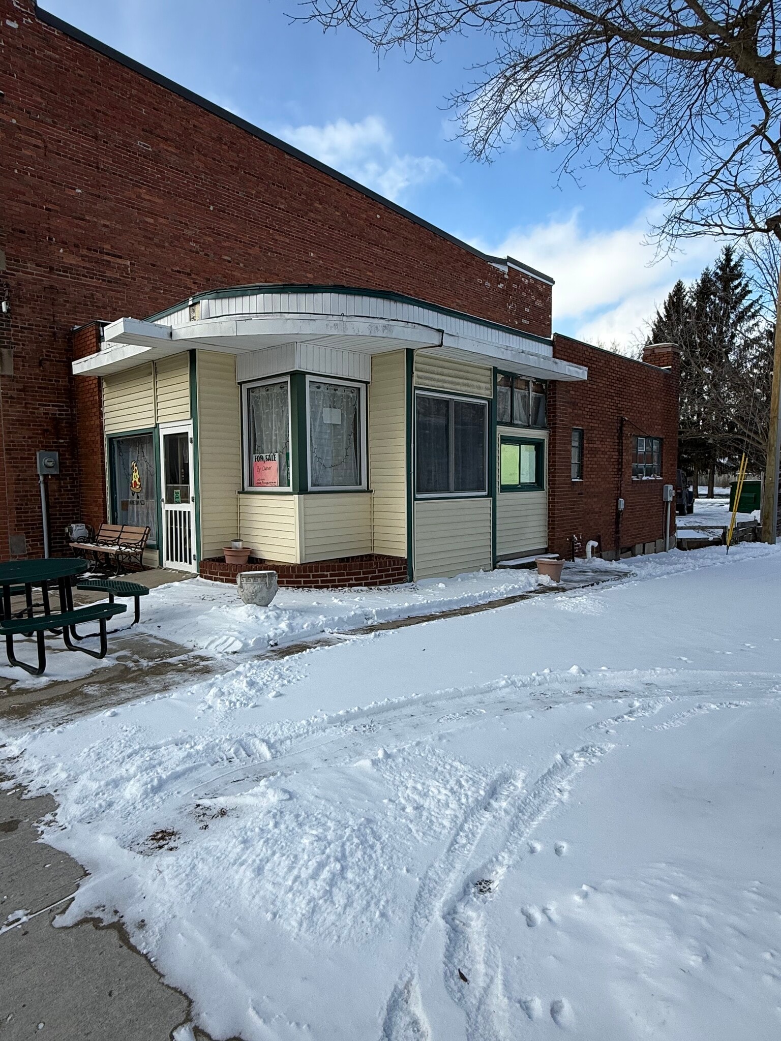 108 E Bellevue St, Leslie, MI à vendre Photo principale- Image 1 de 23