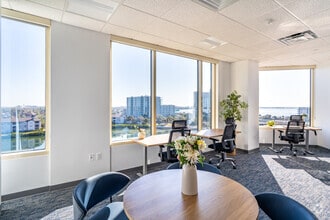 3031 N Rocky Point Dr W, Tampa, FL à louer Photo intérieure- Image 1 de 2