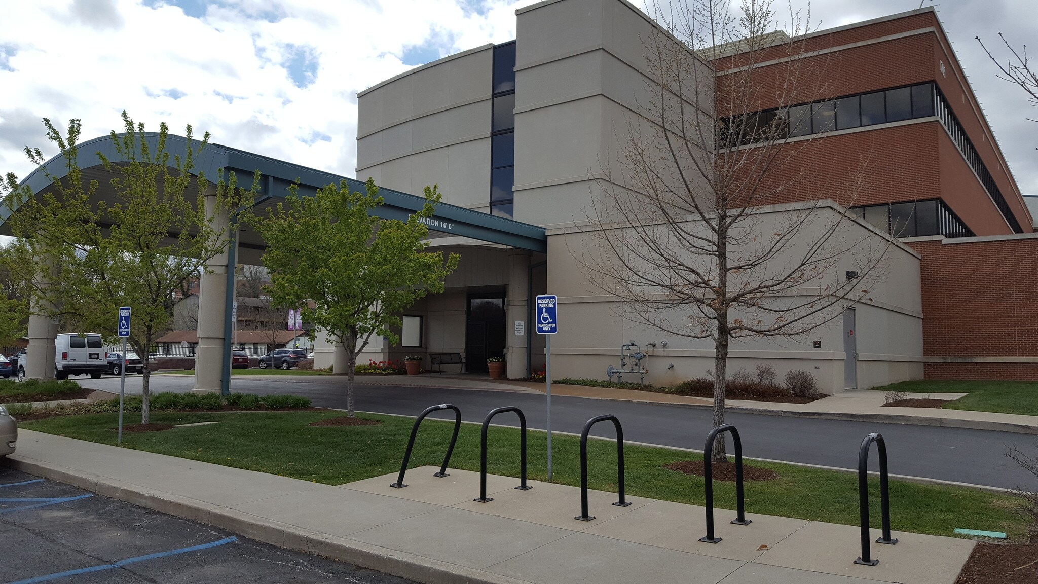 1705 E Broadway, Columbia, MO à louer Photo du bâtiment- Image 1 de 6