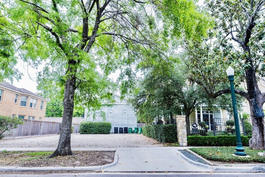 Montrose Multi Family portefeuille de 2 propriétés à vendre sur LoopNet.ca - Photo du bâtiment - Image 3 de 6