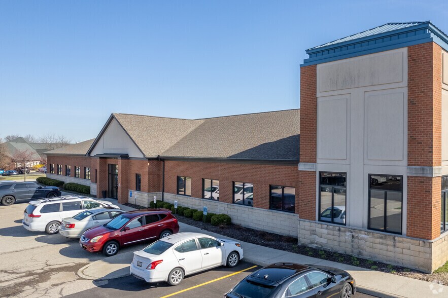 7592 Tylers Place Blvd, West Chester, OH à vendre - Photo du bâtiment - Image 2 de 4