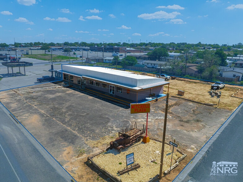 1600 E 4th St, Big Spring, TX for lease - Building Photo - Image 3 of 11