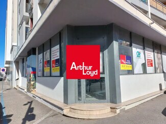 Plus de détails pour Multi-résidentiel à vendre