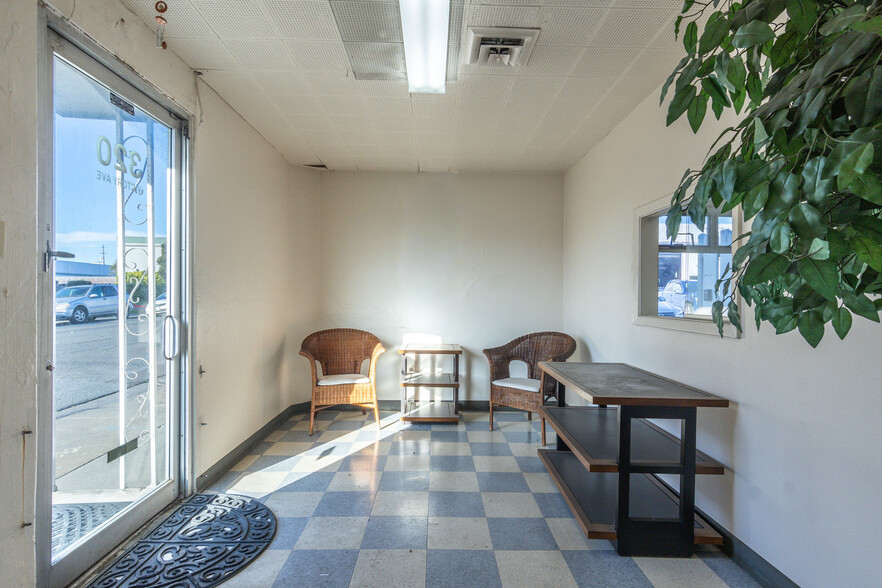 320 Victory Ave, South San Francisco, CA for lease - Building Photo - Image 2 of 9