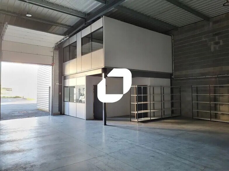 Office in Villenave-d'Ornon for lease - Interior Photo - Image 3 of 8