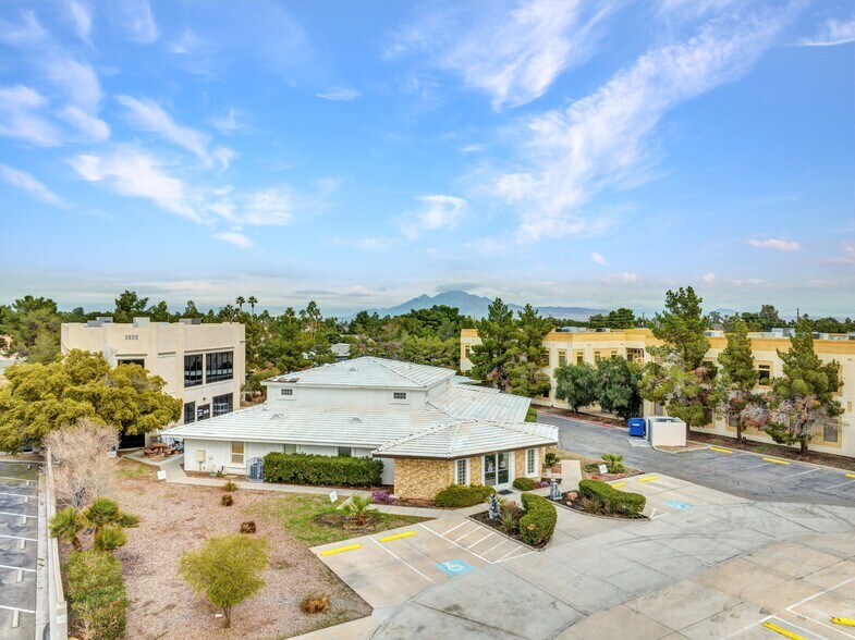 3920-3930 E Patrick Ln, Las Vegas, NV à vendre - Photo du bâtiment - Image 3 de 20