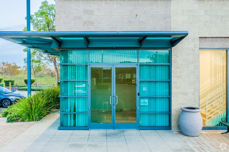 9200 Irvine Center Dr, Irvine, CA for lease - Building Photo - Image 2 of 5