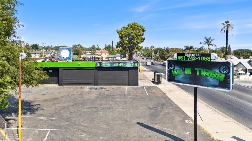 900 Flower St, Bakersfield, CA à vendre - Photo du bâtiment - Image 2 de 15