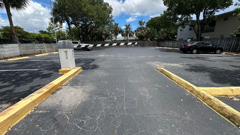 2415 NE 11th St, Fort Lauderdale, FL for sale - Building Photo - Image 1 of 9