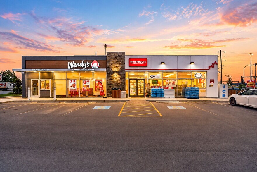 4905 Roper Rd NW, Edmonton, AB à louer - Photo du bâtiment - Image 2 de 33