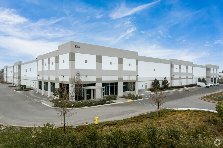 6755 Brisa St, Livermore, CA à louer - Photo du bâtiment - Image 3 de 5