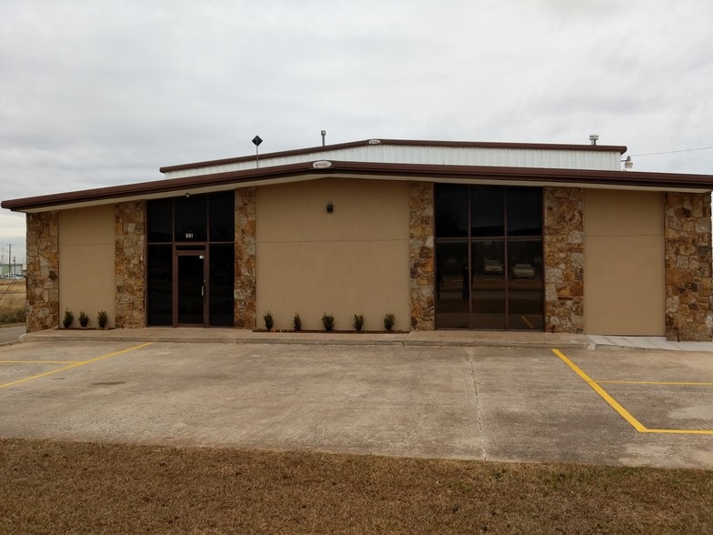 801 SE 59th St, Oklahoma City, OK for lease - Primary Photo - Image 2 of 18