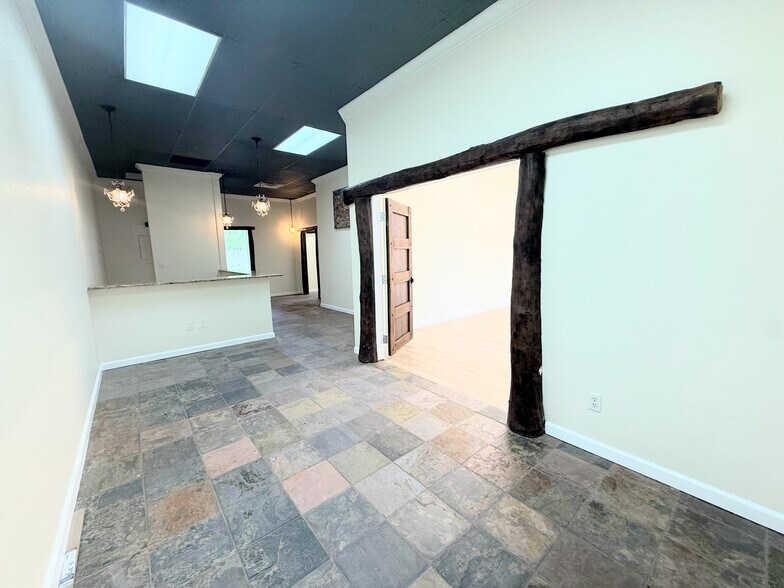 3443 Pine Ridge Rd, Naples, FL à louer - Photo du bâtiment - Image 2 de 14