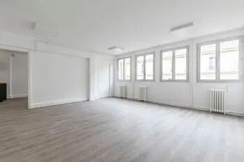Office in Levallois-Perret for lease - Interior Photo - Image 2 of 9