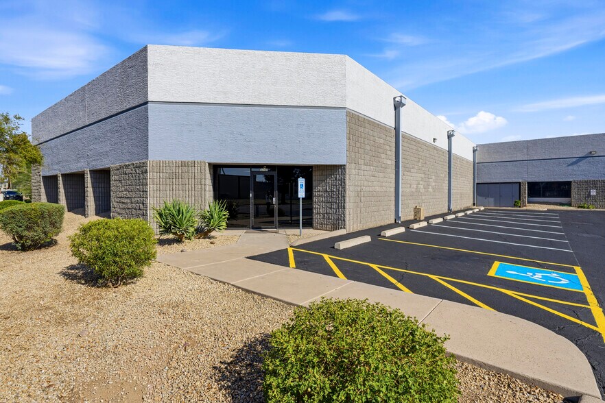 3745 E Wier Ave, Phoenix, AZ à louer - Photo du bâtiment - Image 2 de 40