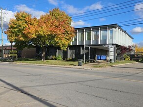 5900 Av Andover, Mt Royal, QC for lease Interior Photo- Image 1 of 17