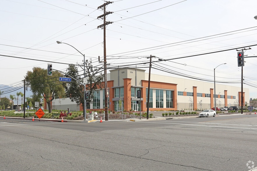 1258 S Reservoir St, Pomona, CA for lease - Building Photo - Image 2 of 4