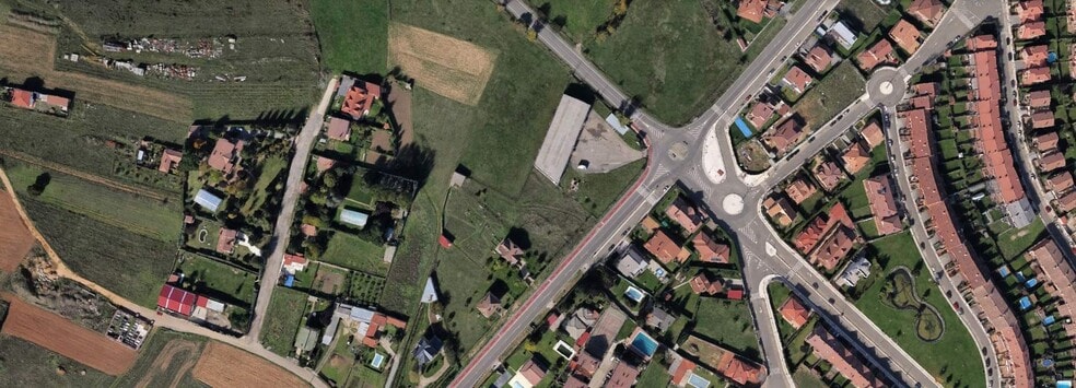 Calle Presidente Adolfo Suárez, 48, Villaquilambre, León for sale - Aerial - Image 2 of 4