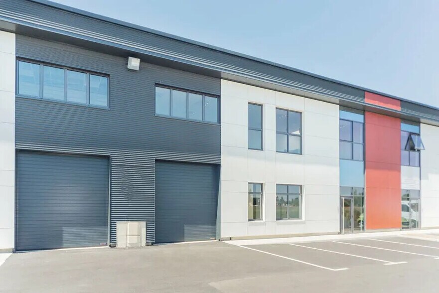 Flex in Lieusaint for sale - Building Photo - Image 1 of 4