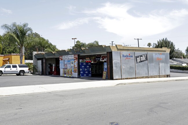 Plus de détails pour 2350 W Whittier Blvd, La Habra, CA - Commerce de détail à louer