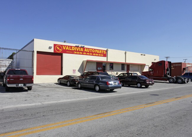 Plus de détails pour 4747 E 10th Ave, Hialeah, FL - Industriel à louer