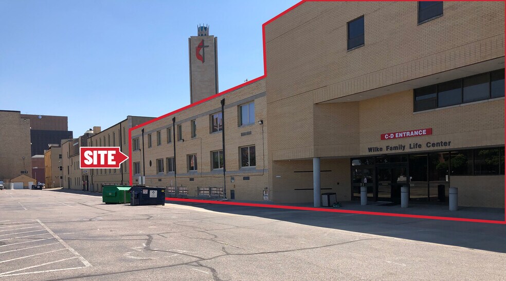 330 N Broadway Ave, Wichita, KS à vendre - Photo du bâtiment - Image 2 de 12