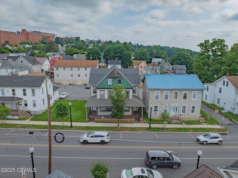 413-455 East St portefeuille de 5 propriétés à vendre sur LoopNet.ca - Photo du bâtiment - Image 3 de 36
