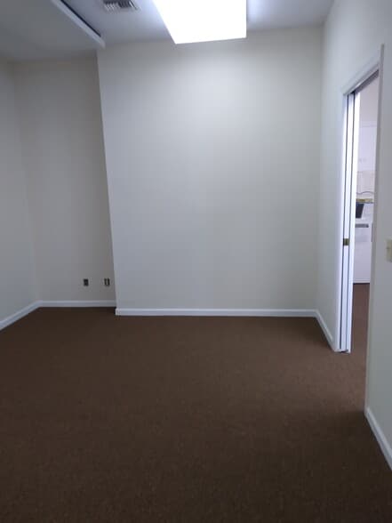 3675 20th St, Vero Beach, FL à louer - Photo du bâtiment - Image 3 de 4