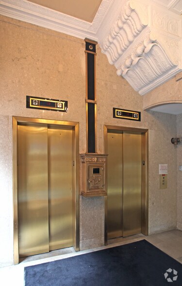 109 Capitol St, Charleston, WV à louer - Hall d’entrée - Image 3 de 5