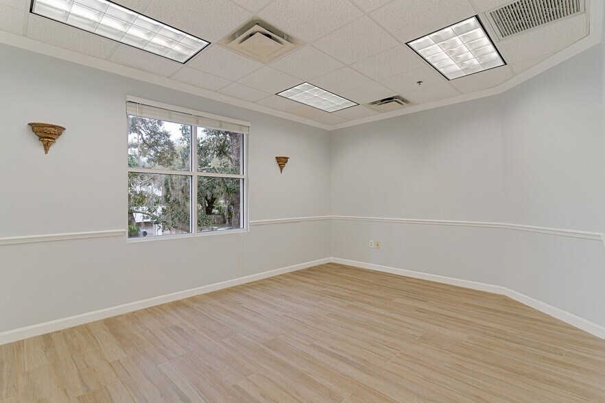 230 N Westmonte Dr, Altamonte Springs, FL à louer - Photo du bâtiment - Image 2 de 13