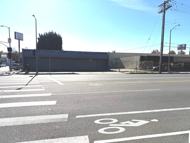More details for 13300 Burbank Blvd, Van Nuys, CA - Retail for Sale