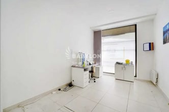 Retail in Neuilly-sur-Seine for lease Interior Photo- Image 2 of 5