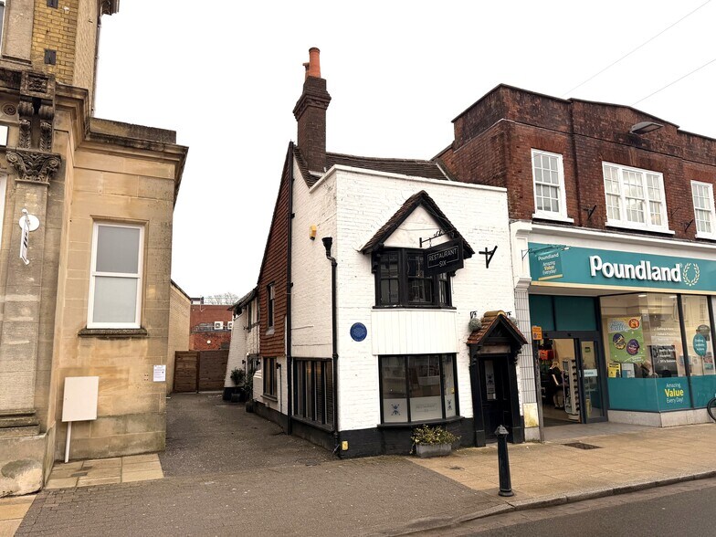 6 High St, Petersfield for lease - Building Photo - Image 2 of 25