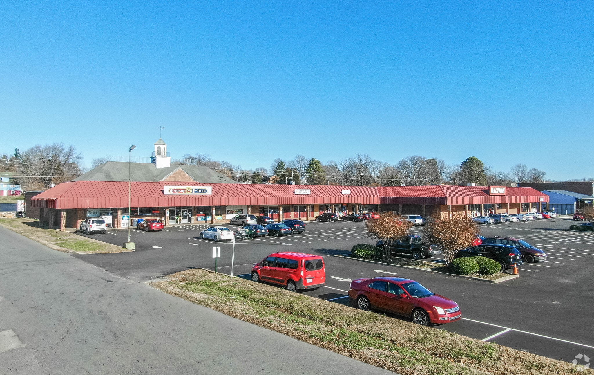 502-520 W Raleigh St, Siler City, NC for lease Primary Photo- Image 1 of 14