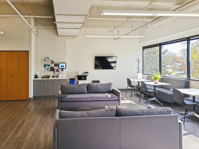 10150 W National Ave, West Allis, WI à louer - Photo intérieure - Image 3 de 11