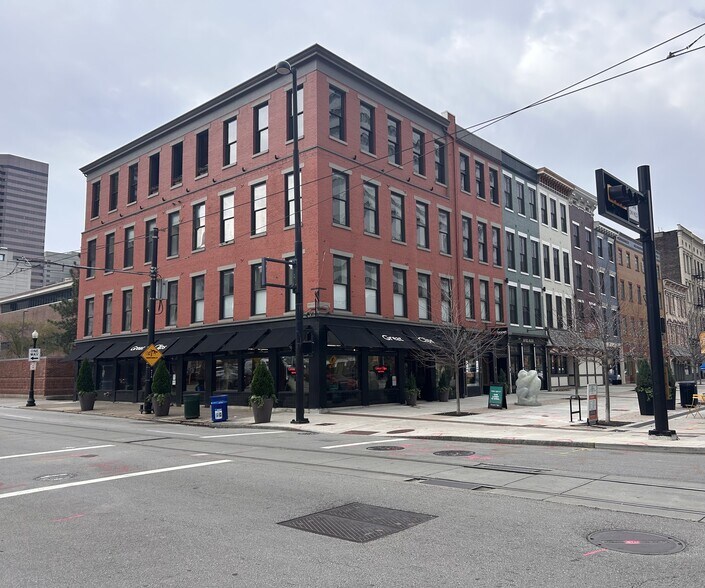 41 E Court St, Cincinnati, OH à louer - Photo du bâtiment - Image 2 de 9