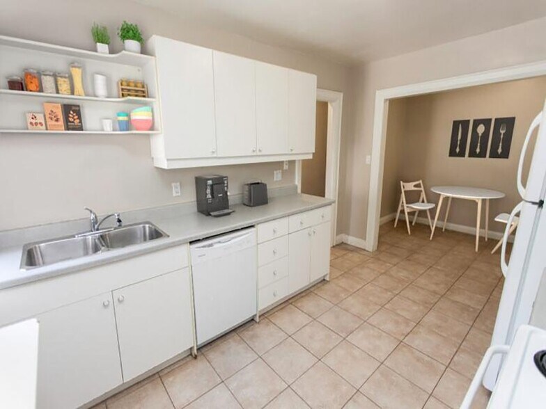 372 Davenport Rd, Toronto, ON à vendre - Photo du bâtiment - Image 2 de 9