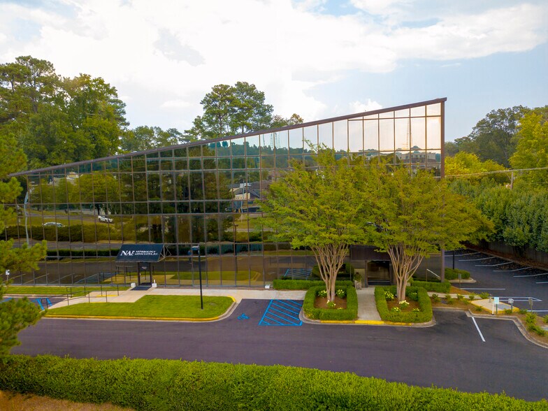 2700 Rogers Dr, Birmingham, AL à louer - Photo du bâtiment - Image 2 de 7