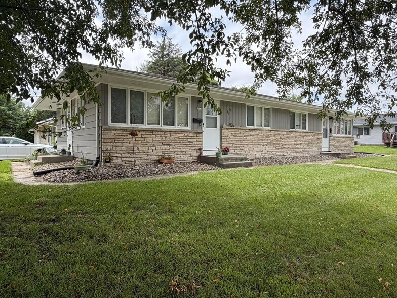 3542-3544 Tripp St, Ames, IA for sale - Building Photo - Image 2 of 6