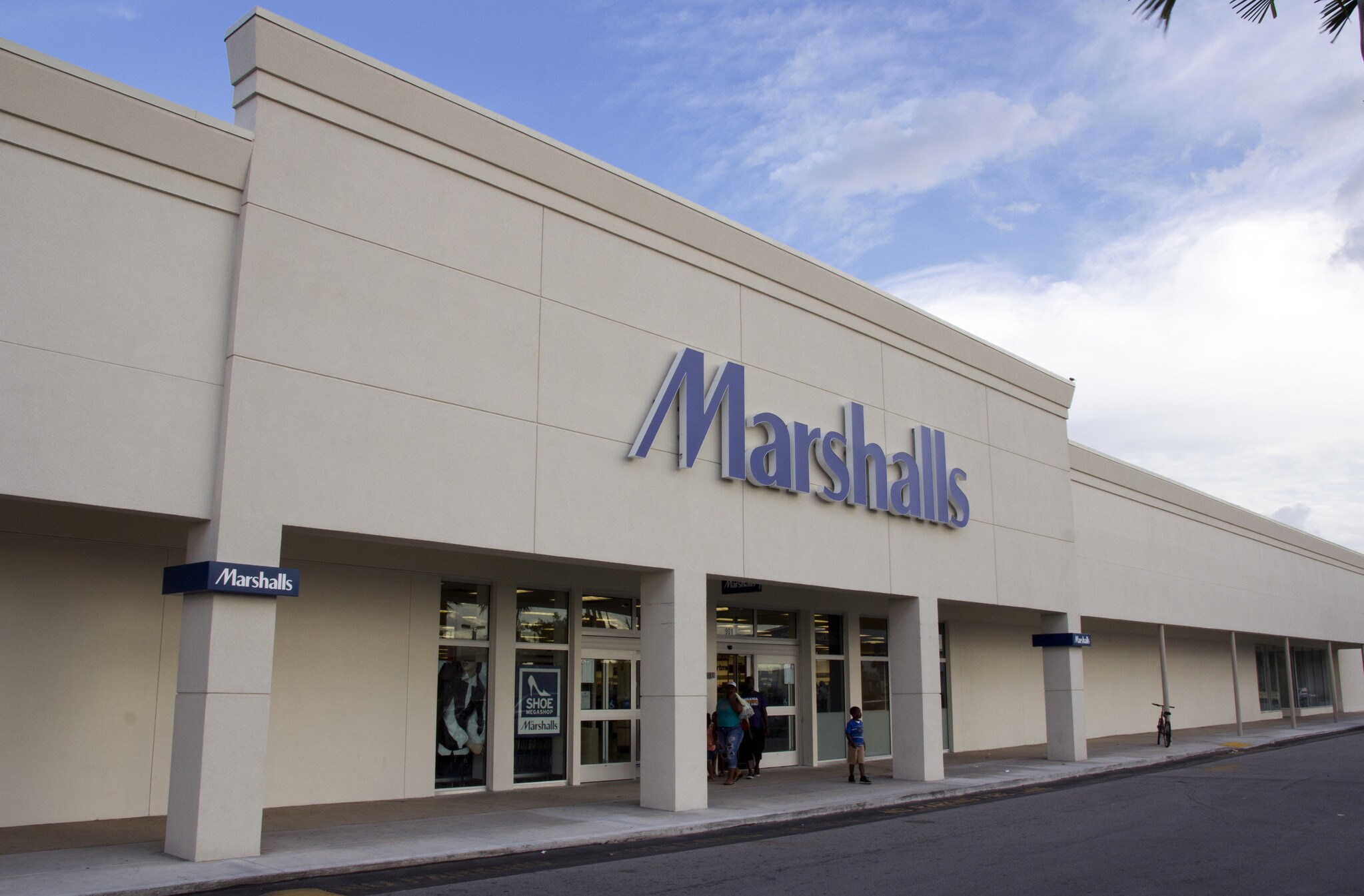901-1201 E 10th Ave, Hialeah, FL for lease Primary Photo- Image 1 of 13