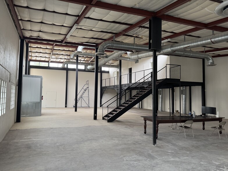 1108 S Flores St, San Antonio, TX for lease - Interior Photo - Image 2 of 8