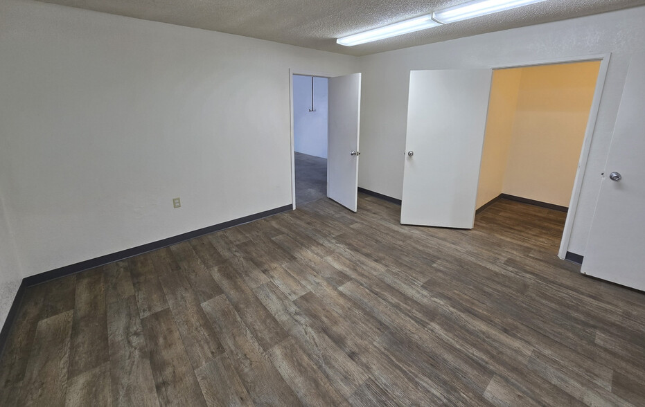 2100 N Wilmot Rd, Tucson, AZ for lease - Interior Photo - Image 2 of 12