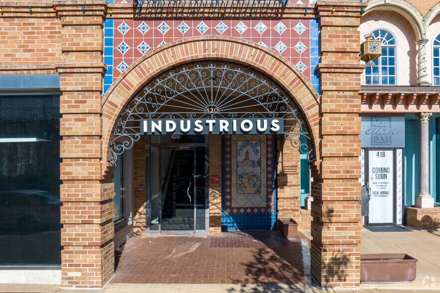 420 Nichols Rd, Kansas City, MO à louer - Photo du bâtiment - Image 1 de 10